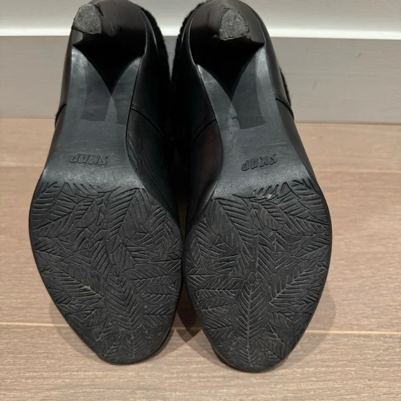 Black Leather Fold Over Shearling Cuff Ankle Boots Booties - Picture 5 of 11